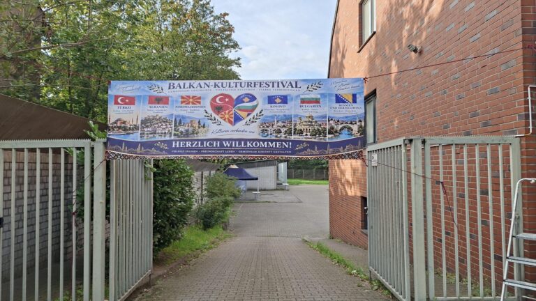 1. Traditionelles Kulturfestival der Balkanländer in Duisburg mit großer Begeisterung gefeiert